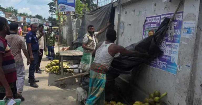 অবৈধ স্থাপনা ভেঙে দিল প্রশাসন